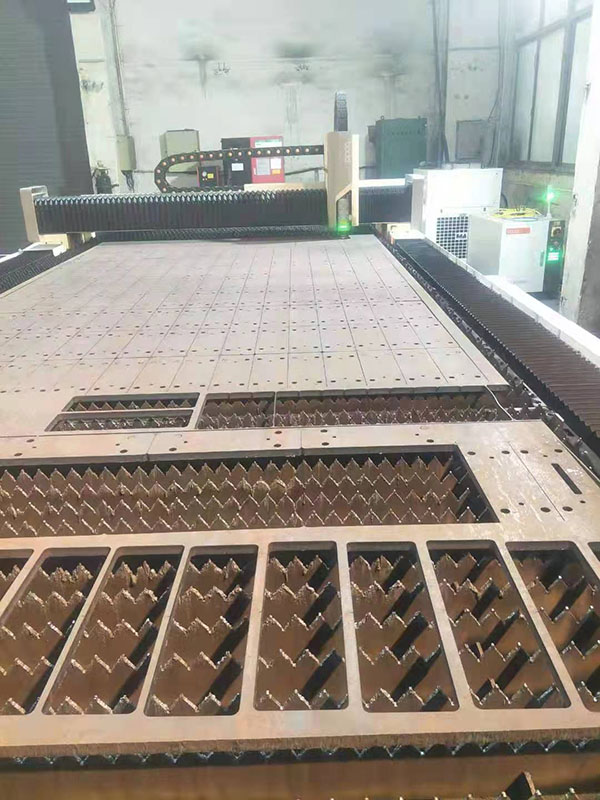 12000W的激光切割機